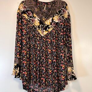 FREE PEOPLE Wildflower Fields Henley Tunic Top V-neck button Women’s Size Medium